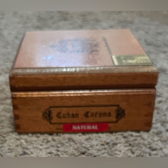 Vintage Arturo Fuente Wooden Empty Cigar Box - Picture 2 of 9
